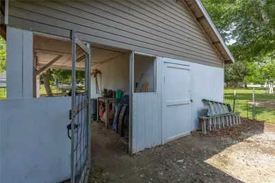 604 Lee Avenue, Anahuac, TX 77514 - Photo 11