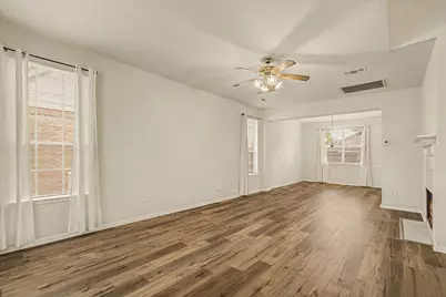 10840 Sycamore Drive N, La Porte, TX 77571 - Photo 9