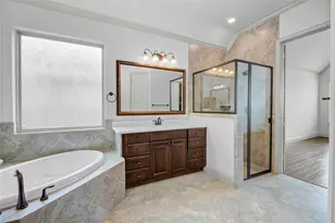 1644 Longwood Glen Ln, Friendswood, TX 77546 - Photo 37