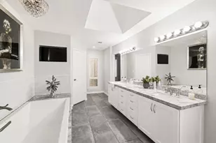 758 W 42nd St, Houston, TX 77018 - Photo 15