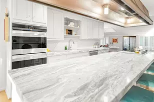 758 W 42nd St, Houston, TX 77018 - Photo 9