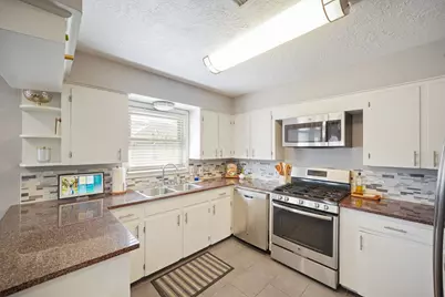 2406 Willowby Drive, Houston, TX 77008 - Photo 25