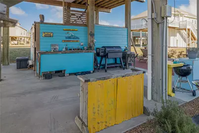 110 Verdia Drive, Crystal Beach, TX 77650 - Photo 23