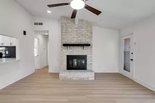 455 Capehill Dr, Houston, TX 77598 - Photo 3