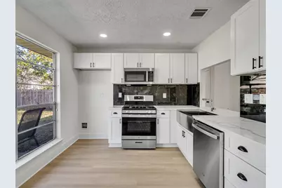 455 Capehill Drive, Houston, TX 77598 - Photo 9