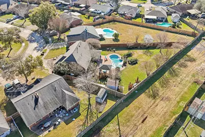 10822 W Dogwood Drive, La Porte, TX 77571 - Photo 3