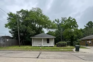 2392 Delaware St, Beaumont, TX 77703 - Photo 1