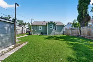 6714 Moss Rose St, Houston, TX 77087 - Photo 23