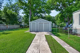 6714 Moss Rose St, Houston, TX 77087 - Photo 21