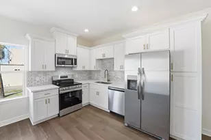 2005 Sealy St, Galveston, TX 77550 - Photo 13