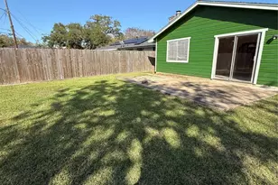 406 Gardenia St, Lake Jackson, TX 77566 - Photo 13