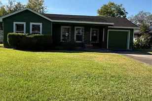 406 Gardenia St, Lake Jackson, TX 77566 - Photo 1