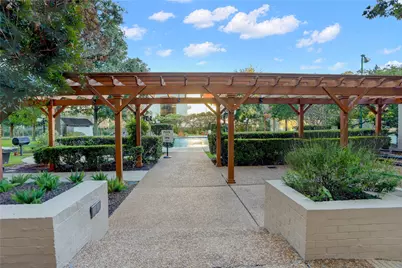 1400 Hermann Drive #15D, Houston, TX 77004 - Photo 11