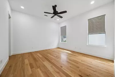 4921 Holly Street, Bellaire, TX 77401 - Photo 25