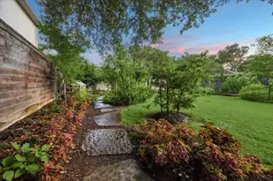 4921 Holly St, Bellaire, TX 77401 - Photo 5