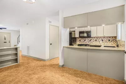 4410 T C Jester Boulevard #13, Houston, TX 77018 - Photo 5