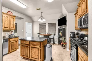 210 Madison Ave, Clute, TX 77531 - Photo 3