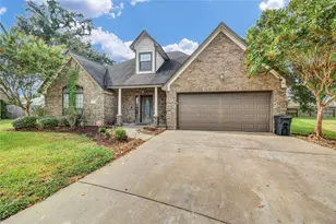 210 Madison Ave, Clute, TX 77531 - Photo 5