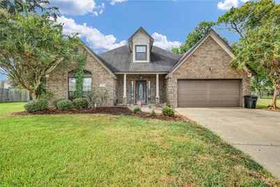 210 Madison Avenue, Clute, TX 77531 - Photo 1