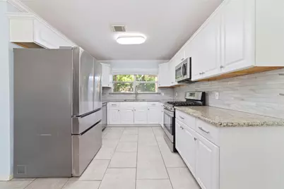 8625 Bob White Drive, Houston, TX 77074 - Photo 9