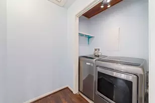 8625 Bob White Dr, Houston, TX 77074 - Photo 11