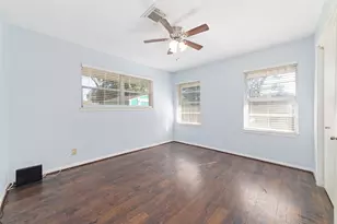 8625 Bob White Dr, Houston, TX 77074 - Photo 17