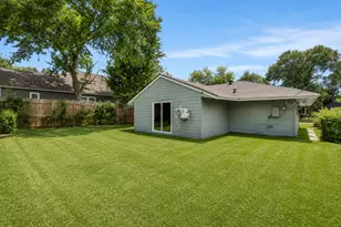 5823 Lyndhurst Dr, Houston, TX 77033 - Photo 19