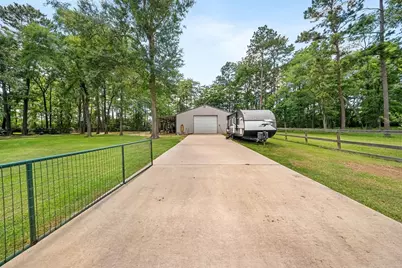 11414 Oak Springs Dr, Willis, TX 77378 - Photo 5
