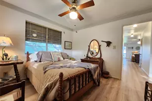 2182 W Bayshore Dr, Palacios, TX 77465 - Photo 23