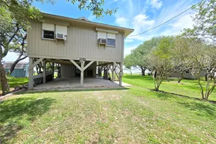 2182 W Bayshore Dr, Palacios, TX 77465 - Photo 3