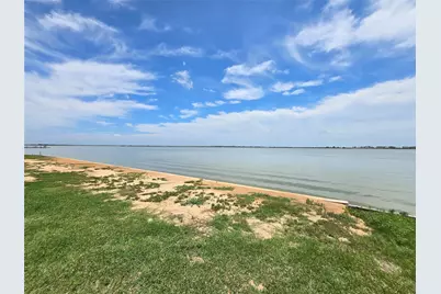 2182 W Bayshore Drive, Palacios, TX 77465 - Photo 43