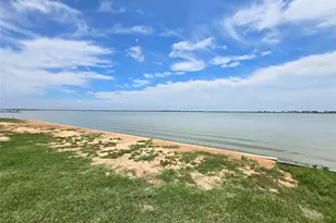 2182 W Bayshore Dr, Palacios, TX 77465 - Photo 43