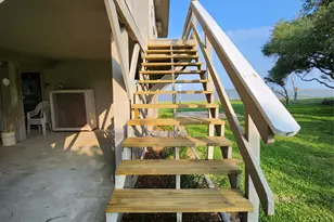 2182 W Bayshore Dr, Palacios, TX 77465 - Photo 5