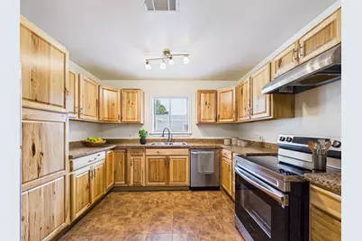1100 12th Street N, Texas City, TX 77590 - Photo 13