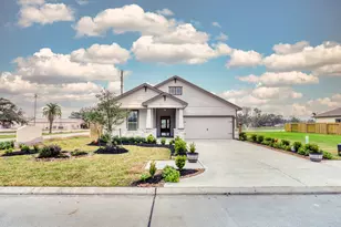 201 Bryan Wy, Angleton, TX 77515 - Photo 19
