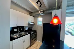 219 Marshall St, Houston, TX 77006 - Photo 3
