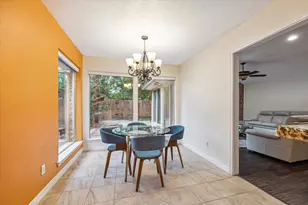 910 Coachlight Dr, Houston, TX 77077 - Photo 11