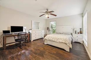 910 Coachlight Dr, Houston, TX 77077 - Photo 15