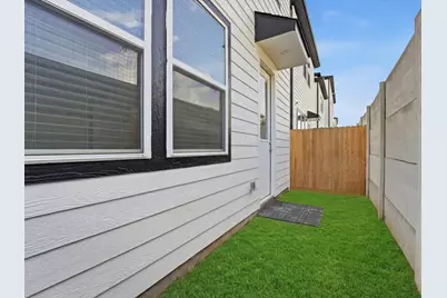 2706 Grand Fountains Drive #H, Houston, TX 77054 - Photo 9