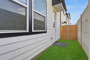 2706 Grand Fountains Dr, Houston, TX 77054 - Photo 9