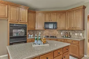 59 W Prairie Dawn Cir, The Woodlands, TX 77385 - Photo 13