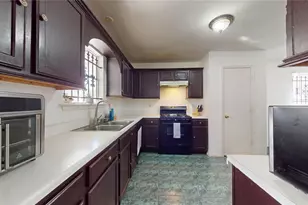 7106 Bayou Crest Dr, Houston, TX 77088 - Photo 9