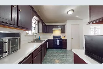 7106 Bayou Crest Drive, Houston, TX 77088 - Photo 9