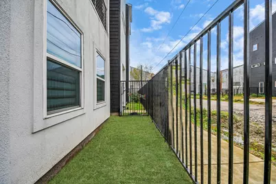 531 Schweikhardt Street, Houston, TX 77020 - Photo 17