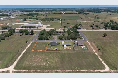 402 E Anderson, Schulenburg, TX 78956 - Photo 1