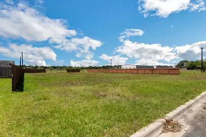 402 E Anderson, Schulenburg, TX 78956 - Photo 7