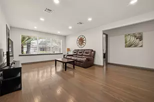4105 Lymbar Dr, Houston, TX 77025 - Photo 9
