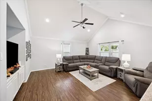 216 E Lantana Cir, Sealy, TX 77474 - Photo 3