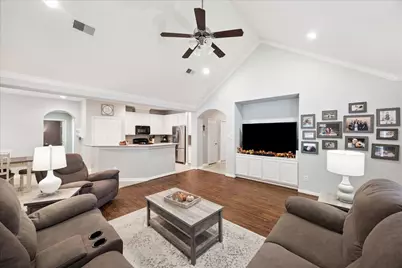 216 E Lantana Circle, Sealy, TX 77474 - Photo 5