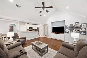 216 E Lantana Cir, Sealy, TX 77474 - Photo 5